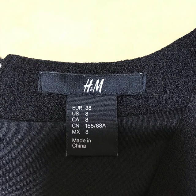 H&M(エイチアンドエム)のH＆M レディースのワンピース(ひざ丈ワンピース)の商品写真