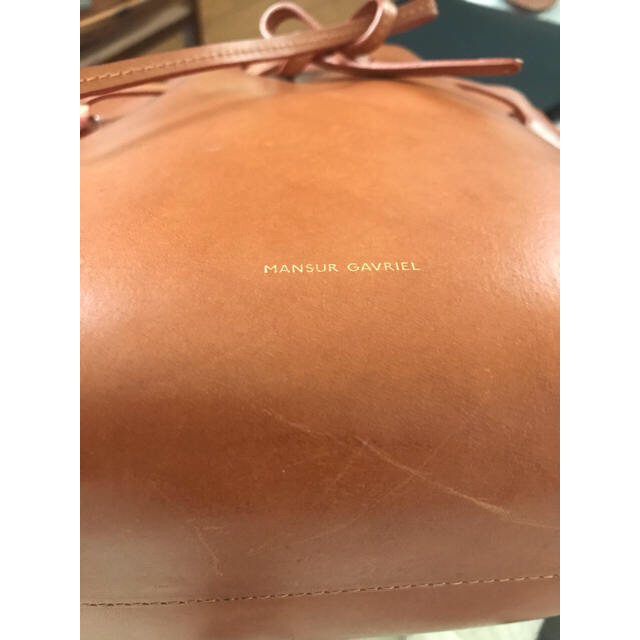 MANSUR GAVRIEL(マンサーガブリエル)のMANSUR GAVRIELのミニバケットバッグ 60%OFF レディースのバッグ(ショルダーバッグ)の商品写真