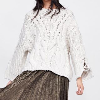 ZARA★ ポンポン付きケーブルニットセーター S 白