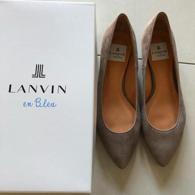 LANVIN en Bleu(ランバンオンブルー)のランバンオンブルー スエードパンプス スタッズ レディースの靴/シューズ(ハイヒール/パンプス)の商品写真