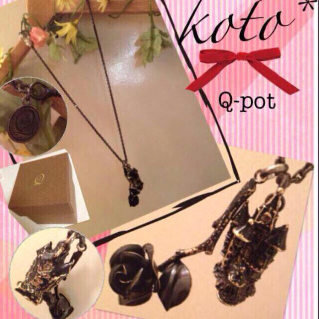 Q-pot.(キューポット)のお城とバラのネックレス*Q-pot レディースのアクセサリー(ネックレス)の商品写真