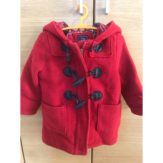 babyGAP(ベビーギャップ)のダッフルコート 赤 ベビーギャップ   キッズ/ベビー/マタニティのキッズ服女の子用(90cm~)(コート)の商品写真