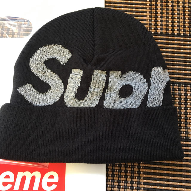 Supreme(シュプリーム)のsupreme リフレクティブ ビッグロゴ ビーニー　 メンズの帽子(ニット帽/ビーニー)の商品写真