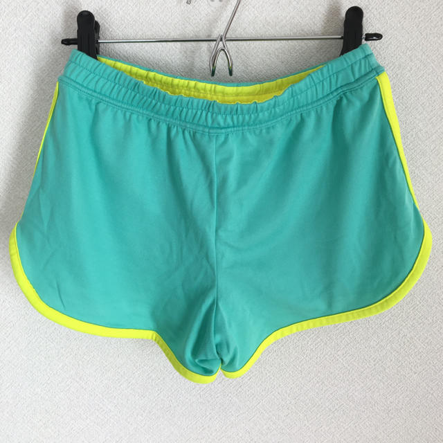 UNDER ARMOUR(アンダーアーマー)のアンダーアーマー  ショートパンツ  140cm キッズ/ベビー/マタニティのキッズ服女の子用(90cm~)(パンツ/スパッツ)の商品写真