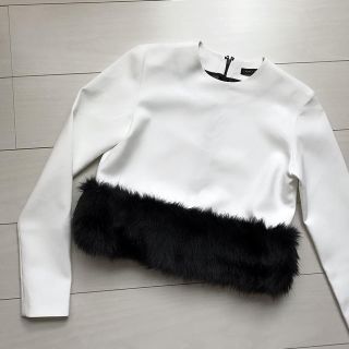 フォクシー(FOXEY)のYOKOCHAN 17ss  ヘムファー付きカットソー 美品！(カットソー(長袖/七分))