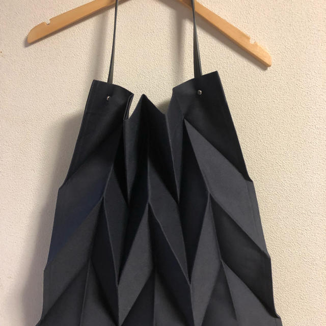 ISSEY MIYAKE(イッセイミヤケ)のイッセイミヤケ×イッタラ コラボバッグ レディースのバッグ(トートバッグ)の商品写真