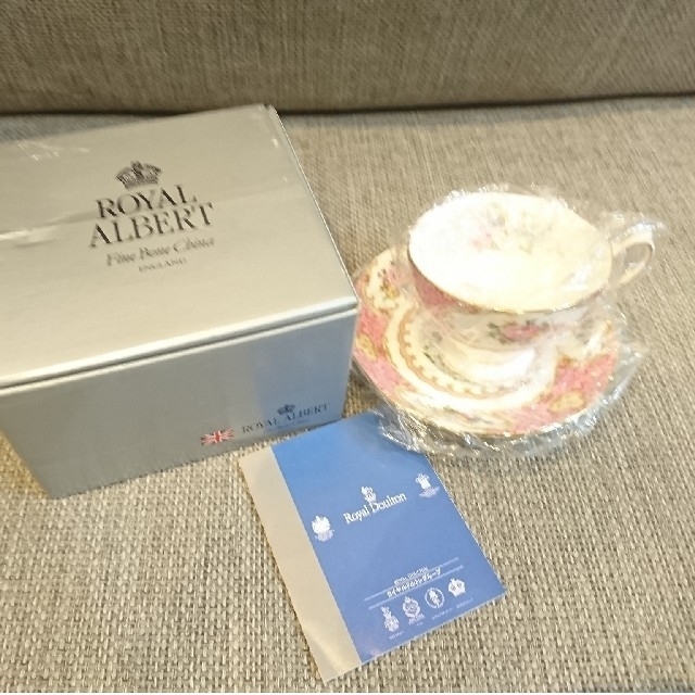 ROYAL ALBERT(ロイヤルアルバート)の新品♡カップ&ソーサー インテリア/住まい/日用品のキッチン/食器(グラス/カップ)の商品写真