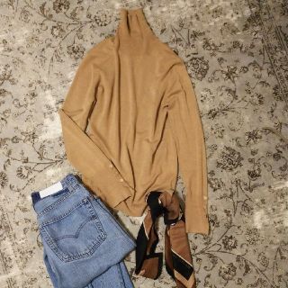 ザラ(ZARA)のZARA ザラ今季一回着用 定番 袖メタルゴールド釦ニット(ニット/セーター)