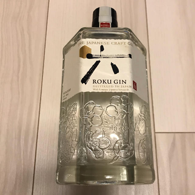 サントリー(サントリー)の[未開栓・新品]ROKU GIN ジャパニーズクラフトジン サントリー 食品/飲料/酒の酒(蒸留酒/スピリッツ)の商品写真