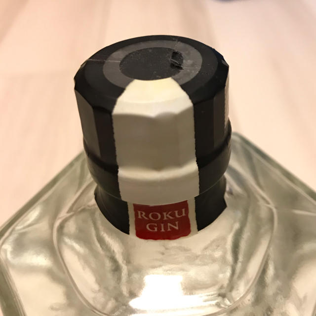 サントリー(サントリー)の[未開栓・新品]ROKU GIN ジャパニーズクラフトジン サントリー 食品/飲料/酒の酒(蒸留酒/スピリッツ)の商品写真