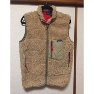 パタゴニア(patagonia)のパタゴニア ボア ベスト ベージュ ナチュラル レッド (ベスト/ジレ)