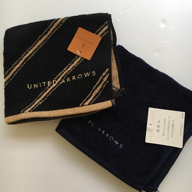 UNITED ARROWS(ユナイテッドアローズ)の【未使用】ユナイテッドアローズ  ハンドタオル2枚 35㎝×35㎝ レディースのファッション小物(ハンカチ)の商品写真