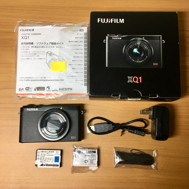 コンパクトデジタルカメラFUJIFILM XQ1 おまけバッテリー、液晶保護フィルム付き