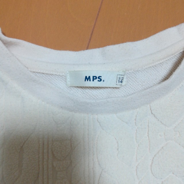 MPS(エムピーエス)の140cm 白色　ロング丈トレーナー キッズ/ベビー/マタニティのキッズ服女の子用(90cm~)(Tシャツ/カットソー)の商品写真