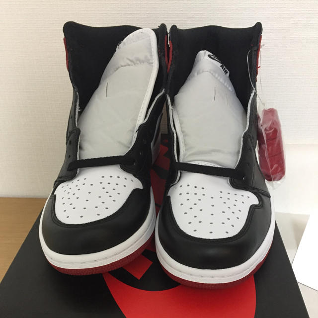 NIKE(ナイキ)のNIKE AIR JORDAN 1 RETRO HIGH OG つま黒 メンズの靴/シューズ(スニーカー)の商品写真