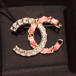 シャネル(CHANEL)の新品♡未開封 ギフト仕様 CHANEL ブローチ(ブローチ/コサージュ)