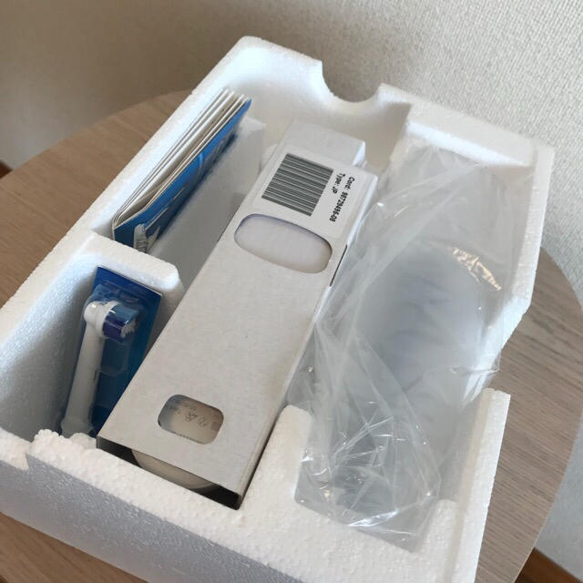 BRAUN(ブラウン)のちゃ様専用☆BRAUN oral-B 電動ハブラシ PRO1000 スマホ/家電/カメラの美容/健康(電動歯ブラシ)の商品写真