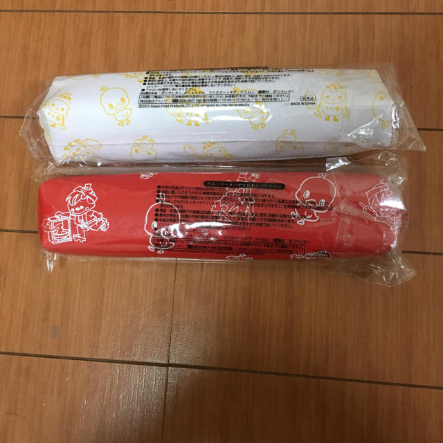 日清食品(ニッシンショクヒン)の非売品 チキンラーメン ペンケース 2種セット エンタメ/ホビーのおもちゃ/ぬいぐるみ(キャラクターグッズ)の商品写真