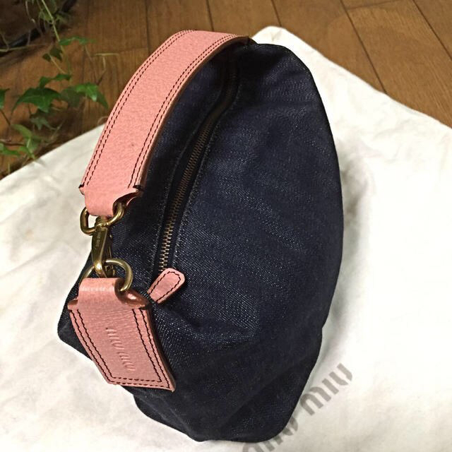 miumiu(ミュウミュウ)の🌟MIUMIU🌟小さいバッグ レディースのバッグ(ハンドバッグ)の商品写真