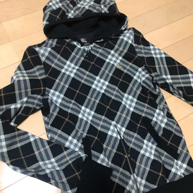 BURBERRY BLUE LABEL(バーバリーブルーレーベル)の美品 バーバリーブルーレーベル チェック柄 パーカー レディースのトップス(パーカー)の商品写真