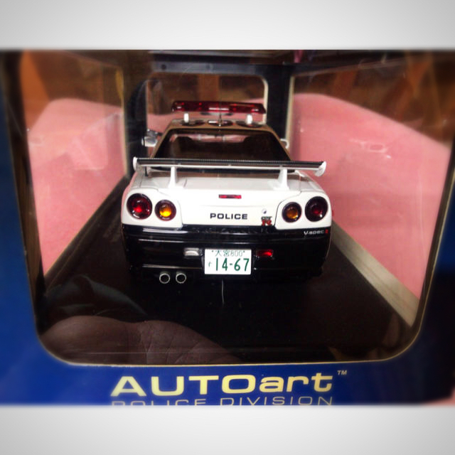 日産(ニッサン)のAUTOart 1/18 スカイライン R34 パトカー エンタメ/ホビーのおもちゃ/ぬいぐるみ(ミニカー)の商品写真