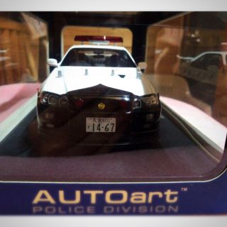 ニッサン(日産)のAUTOart 1/18 スカイライン R34 パトカー(ミニカー)