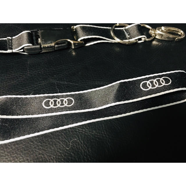 AUDI(アウディ)の【美品】Audi アウディ ネックストラップ 自動車/バイクの自動車(車外アクセサリ)の商品写真