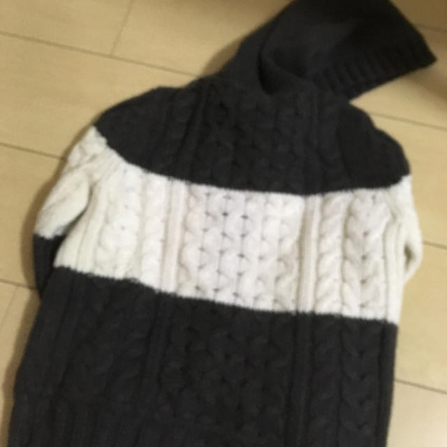 GAP(ギャップ)の男の子110本物BABY　GAPの白グレーのニットカーディガン　中古   キッズ/ベビー/マタニティのキッズ服男の子用(90cm~)(カーディガン)の商品写真