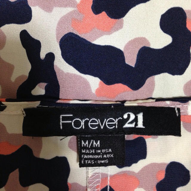 FOREVER 21(フォーエバートゥエンティーワン)のForever21レオパード柄ワンピース レディースのワンピース(ミニワンピース)の商品写真