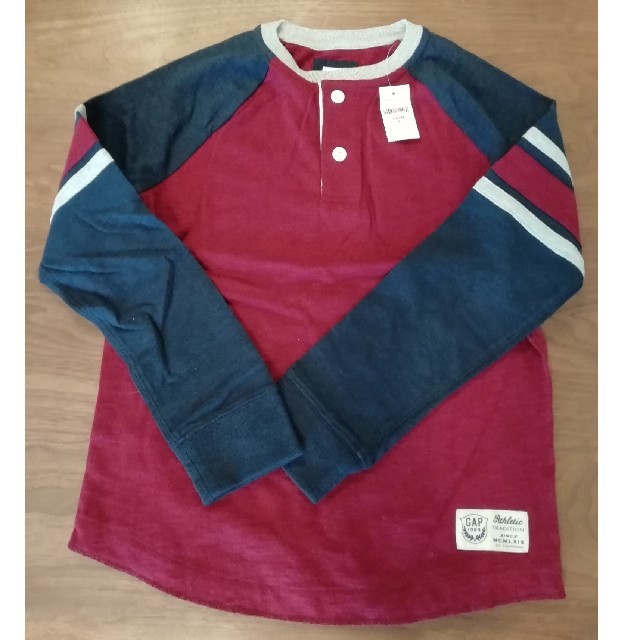 GAP Kids(ギャップキッズ)の専用です！　ギャップ　キッズ　長袖Tシャツ　サイズ130 キッズ/ベビー/マタニティのキッズ服男の子用(90cm~)(Tシャツ/カットソー)の商品写真