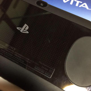 PS Vita PCH-2000 箱、純正充電器、メモリーカード16GB付き