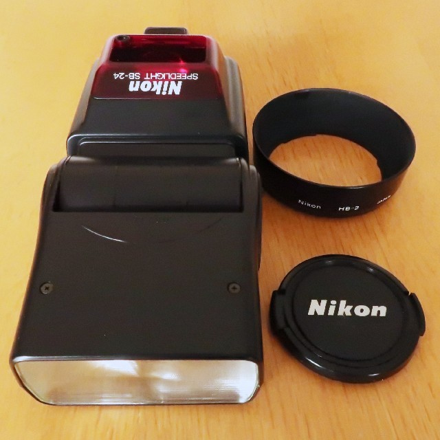 Nikon(ニコン)のらくまらくらく様専用【値下げ】Nikon F-801セット(おまけ付)ジャンク品 スマホ/家電/カメラのカメラ(フィルムカメラ)の商品写真