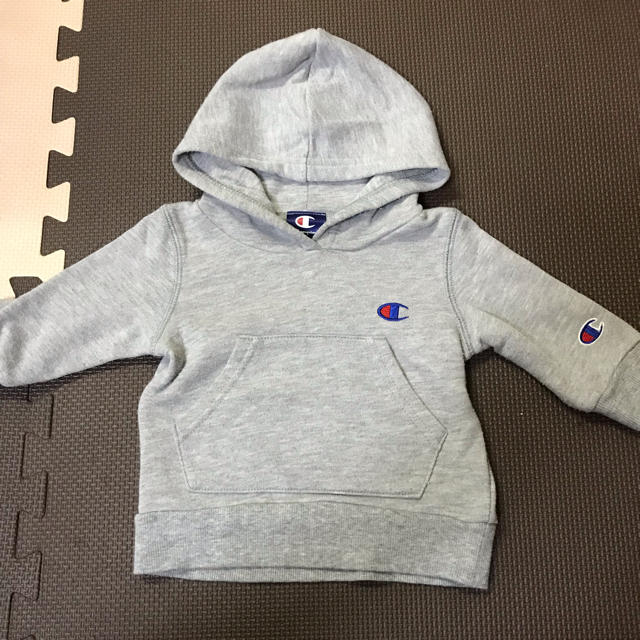 Champion(チャンピオン)のえ様専用☆チャンピオンパーカー キッズ/ベビー/マタニティのベビー服(~85cm)(トレーナー)の商品写真