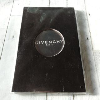 ジバンシィ(GIVENCHY)のGIVENCHY 缶バッチ 缶バッチ 非売品 付録 ジバンシー(その他)