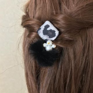 グレーレオパードカボションファーパールポニーフック(ヘアアクセサリー)