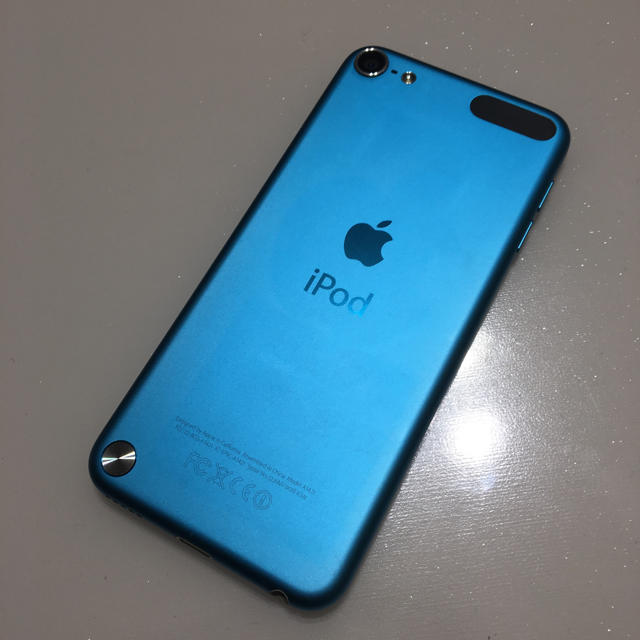 iPod touch(アイポッドタッチ)のiPod touch 5世代 32gb スマホ/家電/カメラのスマートフォン/携帯電話(スマートフォン本体)の商品写真