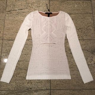 ビーシービージーマックスアズリア(BCBGMAXAZRIA)の【新品未使用】BCBGMAXAZRIA  ラッフルトップス★XXS★フリル★白★(カットソー(長袖/七分))