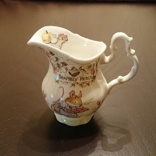 ロイヤルドルトン(Royal Doulton)のロイヤルドルトン  ブランブリーヘッジ ミルクピッチャー(食器)