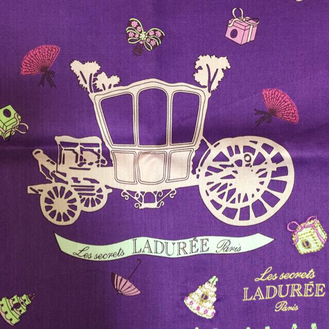 LADUREE(ラデュレ)のラデュレ馬車柄ハンカチ レディースのファッション小物(ハンカチ)の商品写真