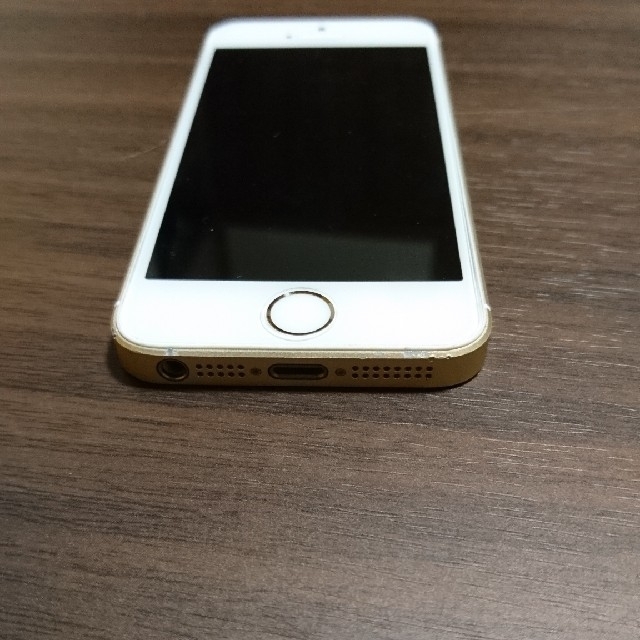 iPhone(アイフォーン)のiPhone se 64GB au スマホ/家電/カメラのスマートフォン/携帯電話(スマートフォン本体)の商品写真