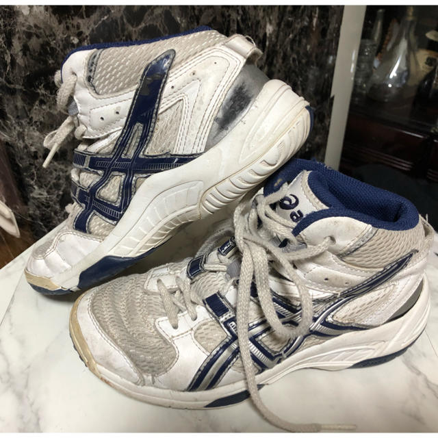 asics(アシックス)のアシックス バッシュ  キッズ/ベビー/マタニティのキッズ靴/シューズ(15cm~)(スニーカー)の商品写真