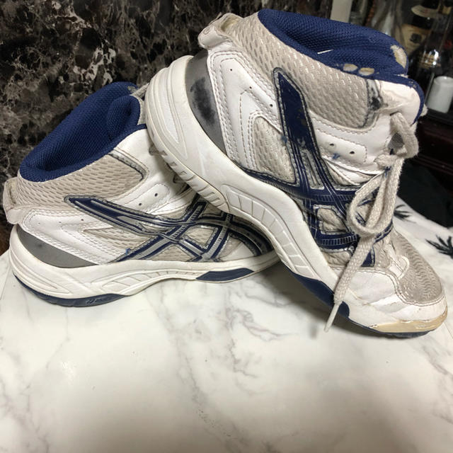 asics(アシックス)のアシックス バッシュ  キッズ/ベビー/マタニティのキッズ靴/シューズ(15cm~)(スニーカー)の商品写真