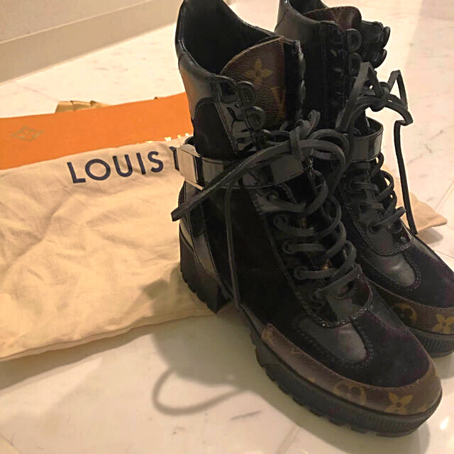 レディースLOUIS VUITTON ブーツ