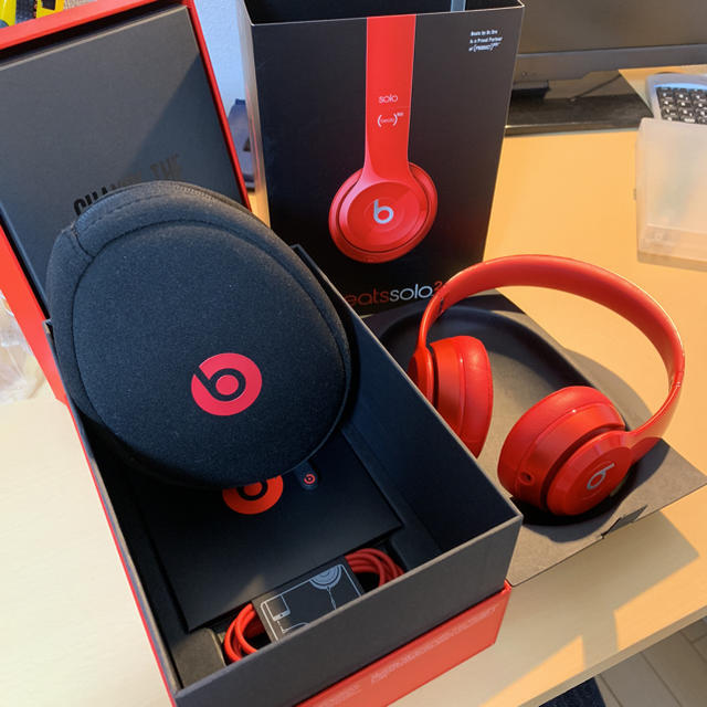 Beats by Dr Dre(ビーツバイドクタードレ)のbeats solo2 プロダクトレッド スマホ/家電/カメラのオーディオ機器(ヘッドフォン/イヤフォン)の商品写真