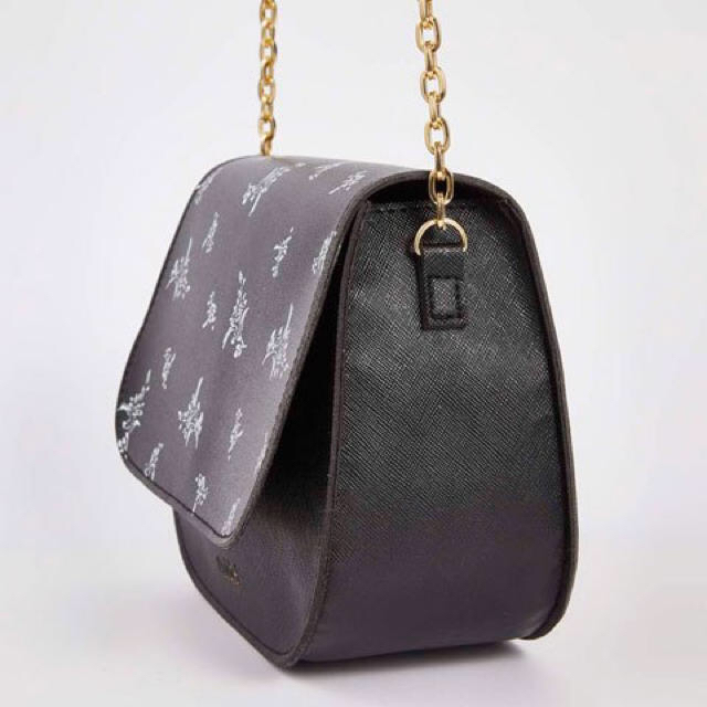 SNIDEL(スナイデル)のsnidel スナイデル　レザー調 フラワープリントポシェット レディースのバッグ(ショルダーバッグ)の商品写真