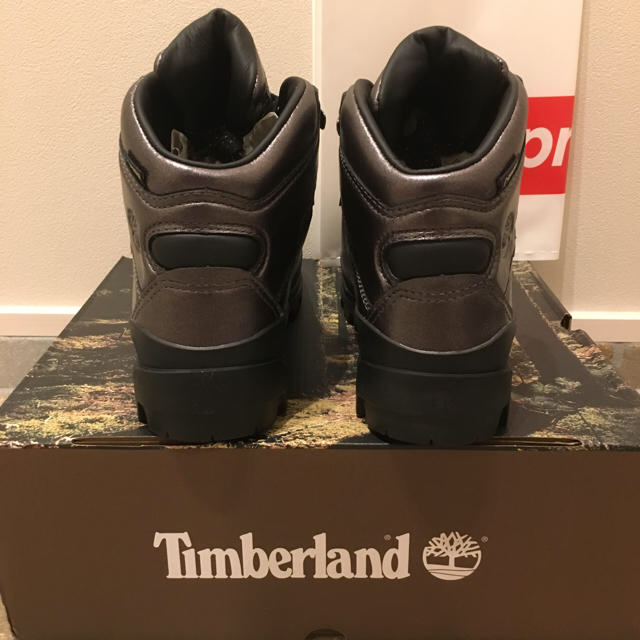 Supreme(シュプリーム)の【シャコ卍様専用】supreme × timberland メンズの靴/シューズ(ブーツ)の商品写真