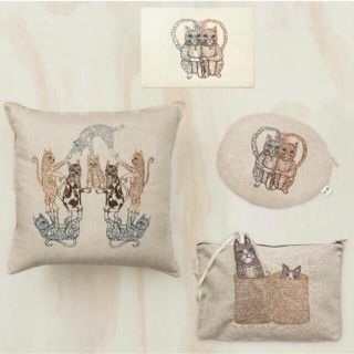 アッシュペーフランス(H.P.FRANCE)のcoral&tusk   ACROCAT PILLOW  猫のクッション(クッション)