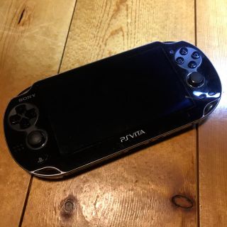 プレイステーションヴィータ(PlayStation Vita)のPlayStation Vita本体 4GBメモリーカード付(携帯用ゲーム機本体)