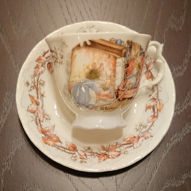 Royal Doulton(ロイヤルドルトン)のロイヤルドルトン カップ&ソーサー インテリア/住まい/日用品のキッチン/食器(食器)の商品写真