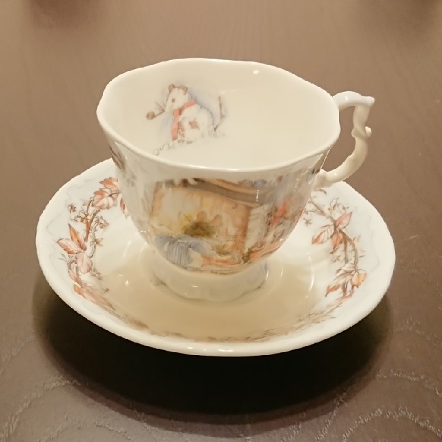 Royal Doulton(ロイヤルドルトン)のロイヤルドルトン カップ&ソーサー インテリア/住まい/日用品のキッチン/食器(食器)の商品写真